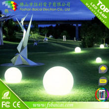 Bola do jardim da iluminação / bolas exteriores da decoração / bolas plásticas do diodo emissor de luz